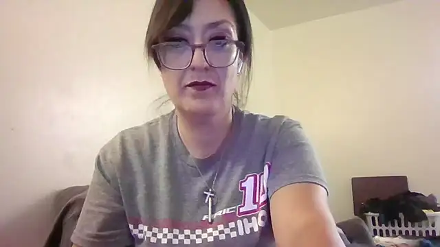 Snapshot of eleanorrox915 chatting on 04/21/26, 03:13 eleanorrox915 online show from 04/21/26, 03:13