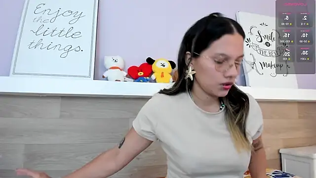 Snapshot of EmmaSanchez_ chatting on 04/20/26, 08:32 EmmaSanchez online show from 04/20/26, 08:32