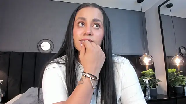 alejandra  garcia online show from 06/07/26, 02:37