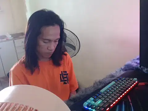 Snapshot of ashelyxyn69xx chatting on 03/04/26, 11:33 ashelyxyn69xx online show from 03/04/26, 11:33