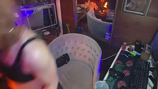 Snapshot of VieVixSyn chatting on 03/24/26, 01:21 VieVixSyn online show from 03/24/26, 01:21