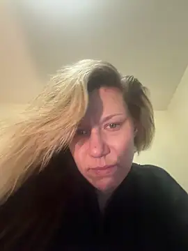 Snapshot of Darkcrowncouple chatting on 03/12/26, 08:53 Darkcrowncouple online show from 03/12/26, 08:53