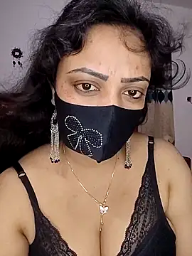 Snapshot of Beauty-3 chatting on 03/23/26, 02:43 Beauty-3 online show from 03/23/26, 02:43