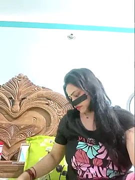 Snapshot of Beauty-3 chatting on 04/23/26, 11:09 Beauty-3 online show from 04/23/26, 11:09