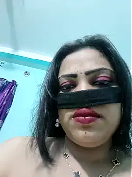 Snapshot of Beauty-3 chatting on 04/24/26, 12:46 Beauty-3 online show from 04/24/26, 12:46
