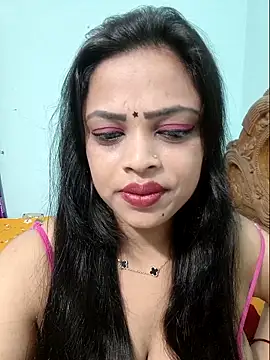 Snapshot of Beauty-3 chatting on 05/05/26, 10:29 Beauty-3 online show from 05/05/26, 10:29