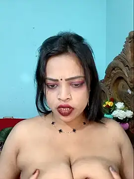Snapshot of Beauty-3 chatting on 05/08/26, 09:31 Beauty-3 online show from 05/08/26, 09:31