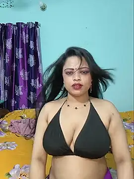 Snapshot of Beauty-3 chatting on 05/15/26, 09:00 Beauty-3 online show from 05/15/26, 09:00