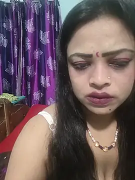 Snapshot of Beauty-3 chatting on 05/21/26, 11:45 Beauty-3 online show from 05/21/26, 11:45