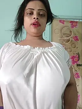 Snapshot of Beauty-3 chatting on 06/30/26, 07:31 Beauty-3 online show from 06/30/26, 07:31
