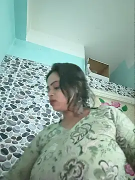 Snapshot of Beauty-3 chatting on 07/07/26, 07:23 Beauty-3 online show from 07/07/26, 07:23
