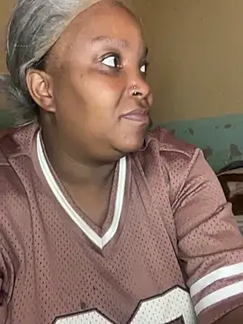 Snapshot of friendlybitch22 chatting on 06/03/26, 02:33 friendlybitch22 online show from 06/03/26, 02:33