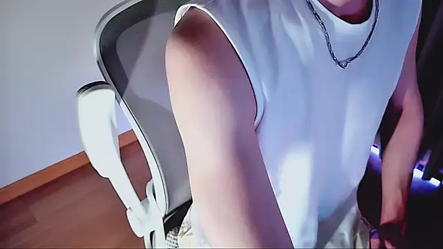 Snapshot of FEIYUS1 chatting on 03/18/26, 02:31 FEIYUS1 online show from 03/18/26, 02:31