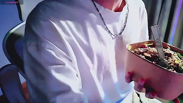 Snapshot of FEIYUS1 chatting on 04/01/26, 01:12 FEIYUS1 online show from 04/01/26, 01:12