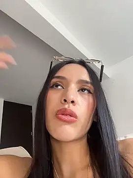 Snapshot of Mia-villalobos chatting on 03/11/26, 02:01 Mia-villalobos online show from 03/11/26, 02:01