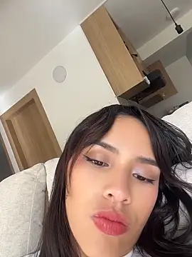 Mia-villalobos online show from 05/12/26, 02:03