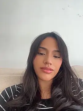 Mia-villalobos online show from 06/17/26, 01:45