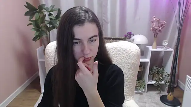 Snapshot of MistyBree chatting on 03/25/26, 10:10 MistyBree online show from 03/25/26, 10:10