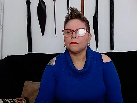 Snapshot of Leah_R chatting on 03/16/26, 02:21 Leah R online show from 03/16/26, 02:21