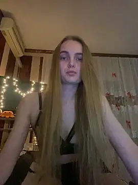 Snapshot of LunaVey chatting on 05/12/26, 06:38 LunaVey online show from 05/12/26, 06:38