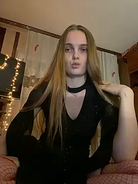 Snapshot of LunaVey chatting on 06/03/26, 06:35 LunaVey online show from 06/03/26, 06:35