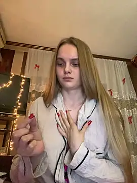 Snapshot of LunaVey chatting on 06/05/26, 06:24 LunaVey online show from 06/05/26, 06:24