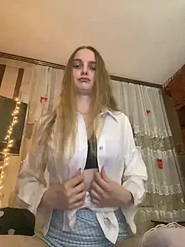 Snapshot of LunaVey chatting on 06/11/26, 06:17 LunaVey online show from 06/11/26, 06:17
