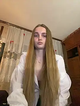 Snapshot of LunaVey chatting on 06/12/26, 06:18 LunaVey online show from 06/12/26, 06:18