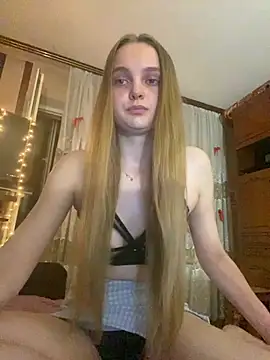 Snapshot of LunaVey chatting on 07/03/26, 07:42 LunaVey online show from 07/03/26, 07:42