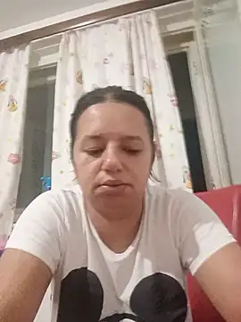 Snapshot of roxana_e43 chatting on 07/21/26, 09:06 roxana e43 online show from 07/21/26, 09:06