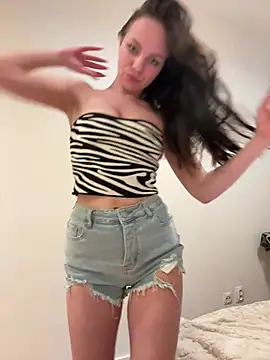 Snapshot of KamilaIv chatting on 03/18/26, 05:38 KamilaIv online show from 03/18/26, 05:38