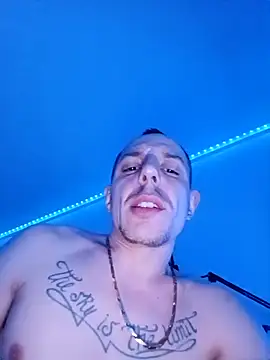 Snapshot of Hugo1993 chatting on 04/01/26, 07:44 Hugo1993 online show from 04/01/26, 07:44