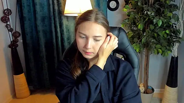 Snapshot of OliviaLang chatting on 05/22/26, 11:05 OliviaLang online show from 05/22/26, 11:05