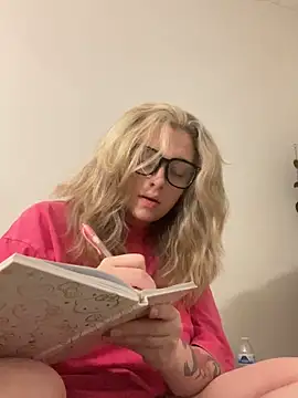 Snapshot of imkhloe chatting on 03/09/26, 12:14 imkhloe online show from 03/09/26, 12:14