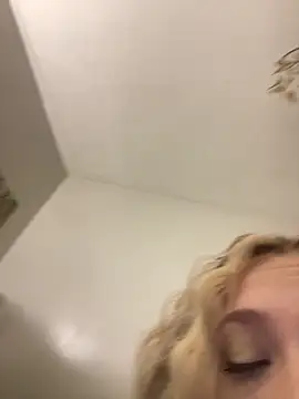 Snapshot of imkhloe chatting on 03/15/26, 02:06 imkhloe online show from 03/15/26, 02:06