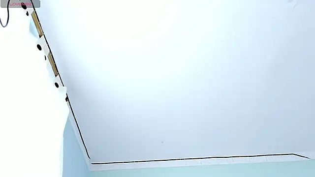 Snapshot of WineLuxDuo chatting on 04/10/26, 01:27 WineLuxDuo online show from 04/10/26, 01:27