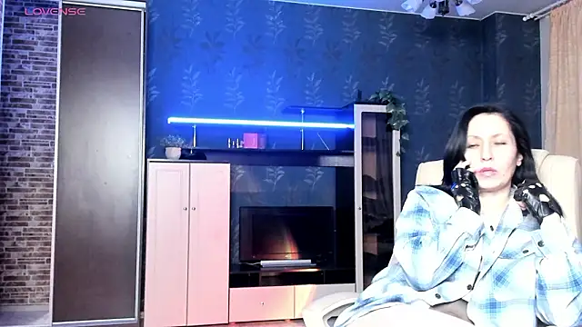 Snapshot of Lucky_Milf chatting on 03/07/26, 01:08 Lucky Milf online show from 03/07/26, 01:08