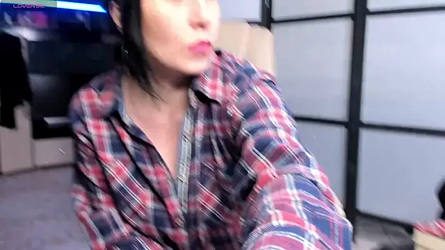 Lucky Milf online show from 05/17/26, 03:19