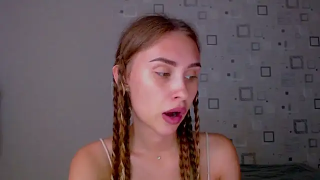 Snapshot of yourameliaa chatting on 06/18/26, 06:01 yourameliaa online show from 06/18/26, 06:01
