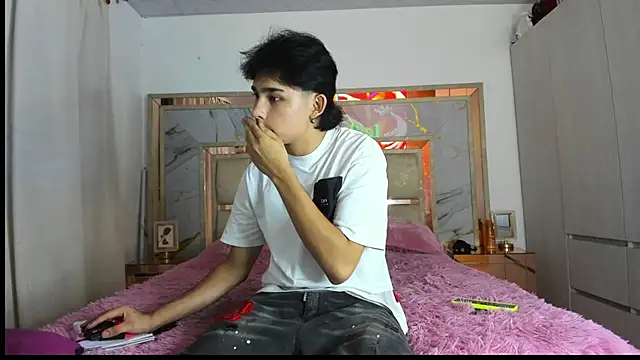 Snapshot of monky_0002 chatting on 03/17/26, 12:04 monky 0002 online show from 03/17/26, 12:04