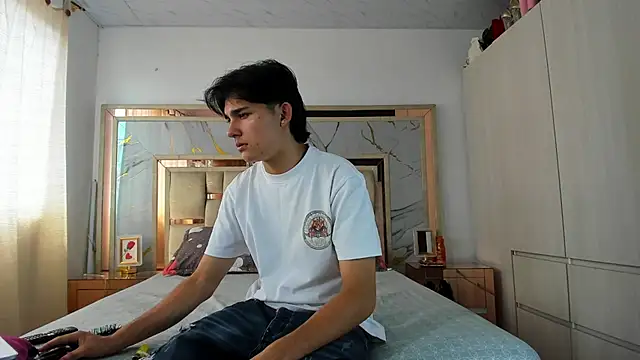 Snapshot of monky_0002 chatting on 03/21/26, 07:28 monky 0002 online show from 03/21/26, 07:28