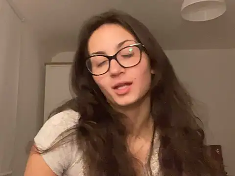 Snapshot of Ellamay06 chatting on 03/03/26, 09:21 Ellamay06 online show from 03/03/26, 09:21