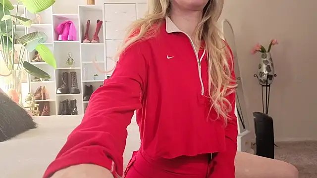 Snapshot of polly_peach chatting on 03/04/26, 03:29 polly peach online show from 03/04/26, 03:29