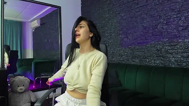 Snapshot of KiarraNoir chatting on 03/18/26, 08:34 KiarraNoir online show from 03/18/26, 08:34