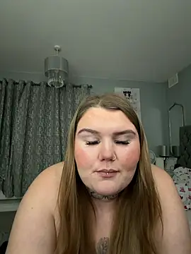 Snapshot of BeeMay22 chatting on 03/03/26, 10:48 BeeMay22 online show from 03/03/26, 10:48