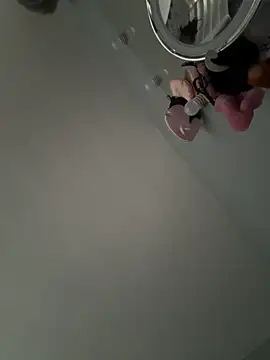 Snapshot of BeeMay22 chatting on 03/04/26, 11:38 BeeMay22 online show from 03/04/26, 11:38