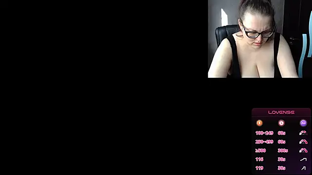 Snapshot of linafolie chatting on 04/28/26, 12:43 linafolie online show from 04/28/26, 12:43