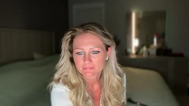 Snapshot of BlondeMilf82 chatting on 06/19/26, 07:12 BlondeMilf82 online show from 06/19/26, 07:12