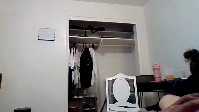 TallHungandCloudy69 online show from 04/17/26, 09:45