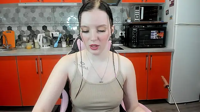 Mary Blu online show from 02/01/25, 06:08